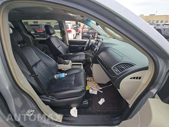 2014 Chrysler Town & Country Touring 121.2" WB - miniatura 16