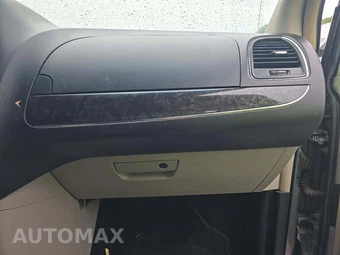2014 Chrysler Town & Country Touring 121.2" WB - miniatura 17