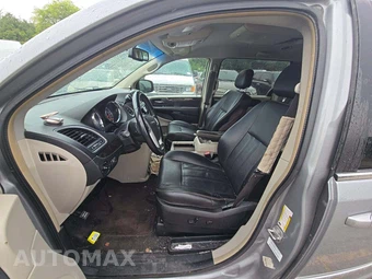 2014 Chrysler Town & Country Touring 121.2" WB - miniatura 3