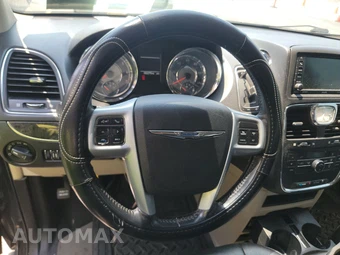 2014 Chrysler Town & Country Touring 121.2" WB - miniatura 10