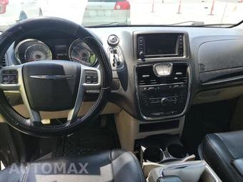 2014 Chrysler Town & Country Touring 121.2" WB - miniatura 11