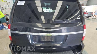 2014 Chrysler Town & Country Touring 121.2" WB - miniatura 31