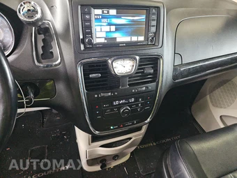 2014 Chrysler Town & Country Touring 121.2" WB - miniatura 11