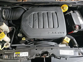 2014 Chrysler Town & Country Touring 121.2" WB - miniatura 16
