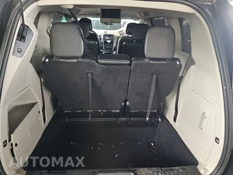 2014 Chrysler Town & Country Touring 121.2" WB - miniatura 17