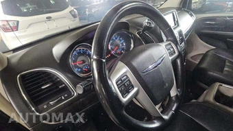 2014 Chrysler Town & Country Touring 121.2" WB - miniatura 21
