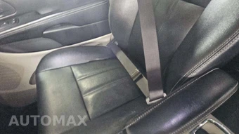 2014 Chrysler Town & Country Touring 121.2" WB - miniatura 32