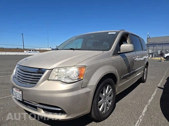 2014 Chrysler Town & Country Touring 121.2" WB