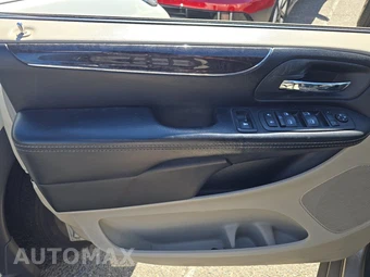 2014 Chrysler Town & Country Touring 121.2" WB – miniatura 9
