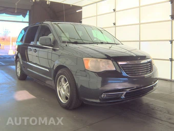 2014 Chrysler Town & Country Touring 121.2" WB – miniatura 3