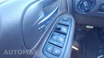 2014 Chrysler Town & Country Touring 121.2" WB – miniatura 33