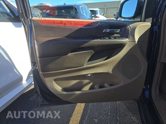 2014 Chrysler Town & Country Touring 121.2" WB – miniatura 9