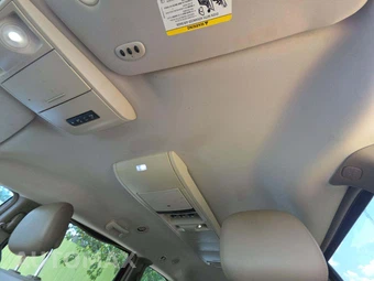 2014 Chrysler Town & Country Touring 121.2" WB - miniatura 11