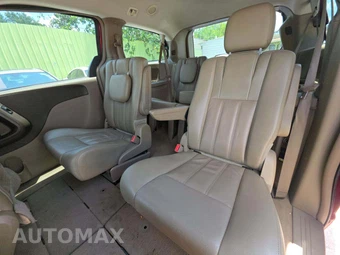 2014 Chrysler Town & Country Touring 121.2" WB - miniatura 13