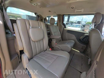 2014 Chrysler Town & Country Touring 121.2" WB - miniatura 17