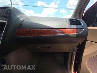 2014 Chrysler Town & Country Touring 121.2" WB - miniatura 20