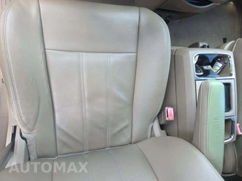 2014 Chrysler Town & Country Touring 121.2" WB - miniatura 22