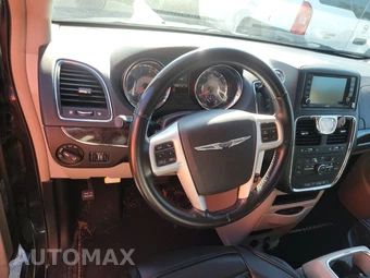 2014 Chrysler Town & Country Touring 121.2" WB - miniatura 10