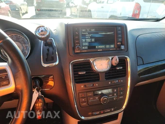 2014 Chrysler Town & Country Touring 121.2" WB - miniatura 11
