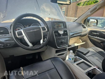 2014 Chrysler Town & Country Touring 121.2" WB - miniatura 14