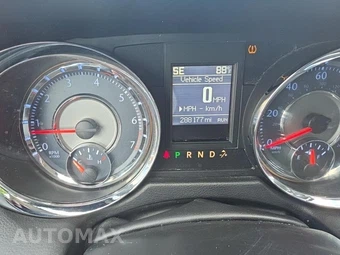 2014 Chrysler Town & Country Touring 121.2" WB - miniatura 15