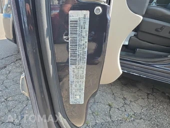 2014 Chrysler Town & Country Touring 121.2" WB - miniatura 17
