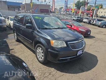 2014 Chrysler Town & Country Touring 121.2" WB - miniatura 3