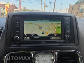 2014 Chrysler Town & Country Touring 121.2" WB - miniatura 31
