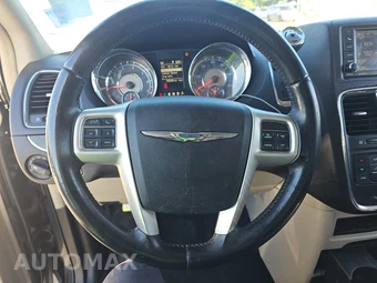2014 Chrysler Town & Country Touring 121.2" WB - miniatura 10