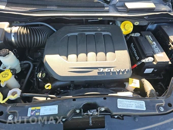 2014 Chrysler Town & Country Touring 121.2" WB - miniatura 16
