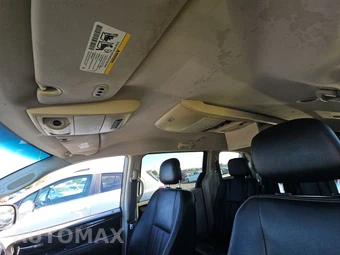 2014 Chrysler Town & Country Touring 121.2" WB - miniatura 18