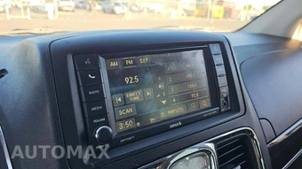 2014 Chrysler Town & Country Touring 121.2" WB - miniatura 24