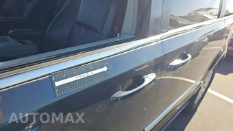 2014 Chrysler Town & Country Touring 121.2" WB - miniatura 27