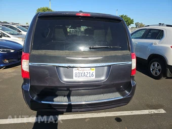 2014 Chrysler Town & Country Touring 121.2" WB - miniatura 5