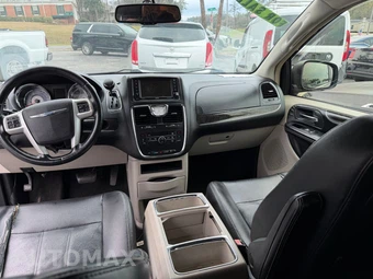 2014 Chrysler Town & Country Touring 121.2" WB - miniatura 12