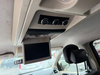 2014 Chrysler Town & Country Touring 121.2" WB - miniatura 13