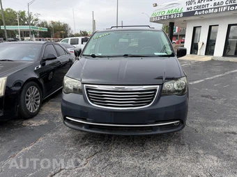 2014 Chrysler Town & Country Touring 121.2" WB - miniatura 2