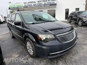 2014 Chrysler Town & Country Touring 121.2" WB - miniatura 3