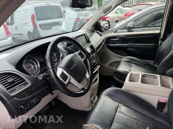 2014 Chrysler Town & Country Touring 121.2" WB - miniatura 9