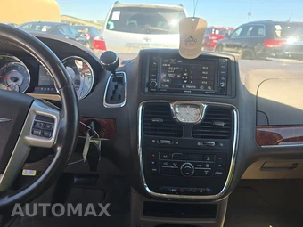 2014 Chrysler Town & Country Touring 121.2" WB – miniatura 17