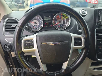2014 Chrysler Town & Country Touring 121.2" WB - miniatura 10
