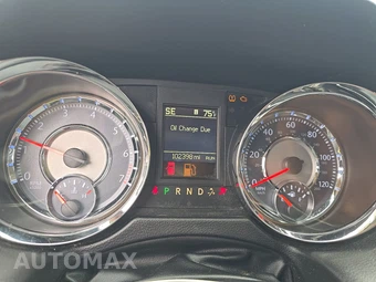 2014 Chrysler Town & Country Touring 121.2" WB - miniatura 12