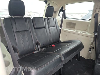 2014 Chrysler Town & Country Touring 121.2" WB - miniatura 14