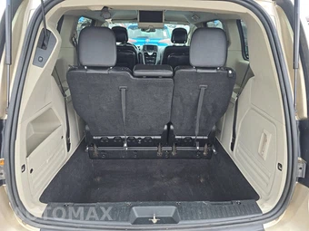 2014 Chrysler Town & Country Touring 121.2" WB - miniatura 17