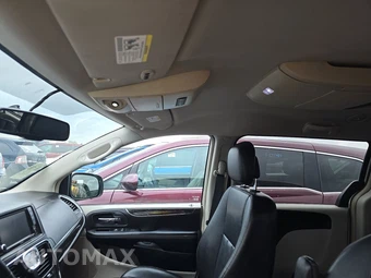 2014 Chrysler Town & Country Touring 121.2" WB - miniatura 18