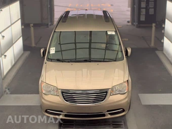 2014 Chrysler Town & Country Touring 121.2" WB - miniatura 2