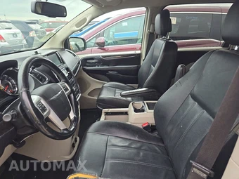 2014 Chrysler Town & Country Touring 121.2" WB - miniatura 7