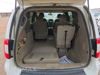 2014 Chrysler Town & Country Touring 121.2" WB - miniatura 15