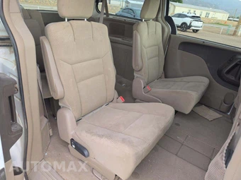 2014 Chrysler Town & Country Touring 121.2" WB - miniatura 17