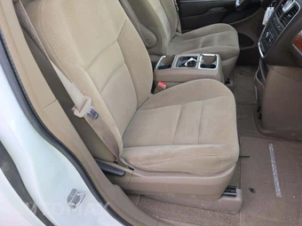 2014 Chrysler Town & Country Touring 121.2" WB - miniatura 19
